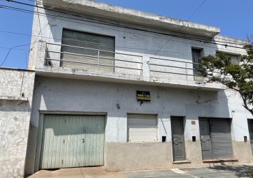 Casa en zona Centro Barrio Alberdi ,calle santa rosa 2900 cuenta con 4 departamentos 
