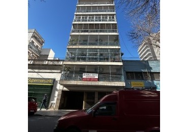 Vendemos excelente departamento de 1 dormitorio sin balcon, cocina-comedor y living. Ubicado en Sarandi 740, piso 7, entre Chile e Independencia, en el vibrante barrio de Monserrat. A pocos metros de Puerto Madero.