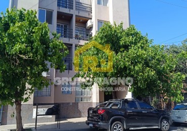 Vendo Departamento En B general Paz de Dos dormitorios y medio en Planta Baja con patio ,bajas expensas con escritura 